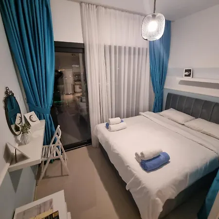 Remus Pool In Caesar & Апартаменты